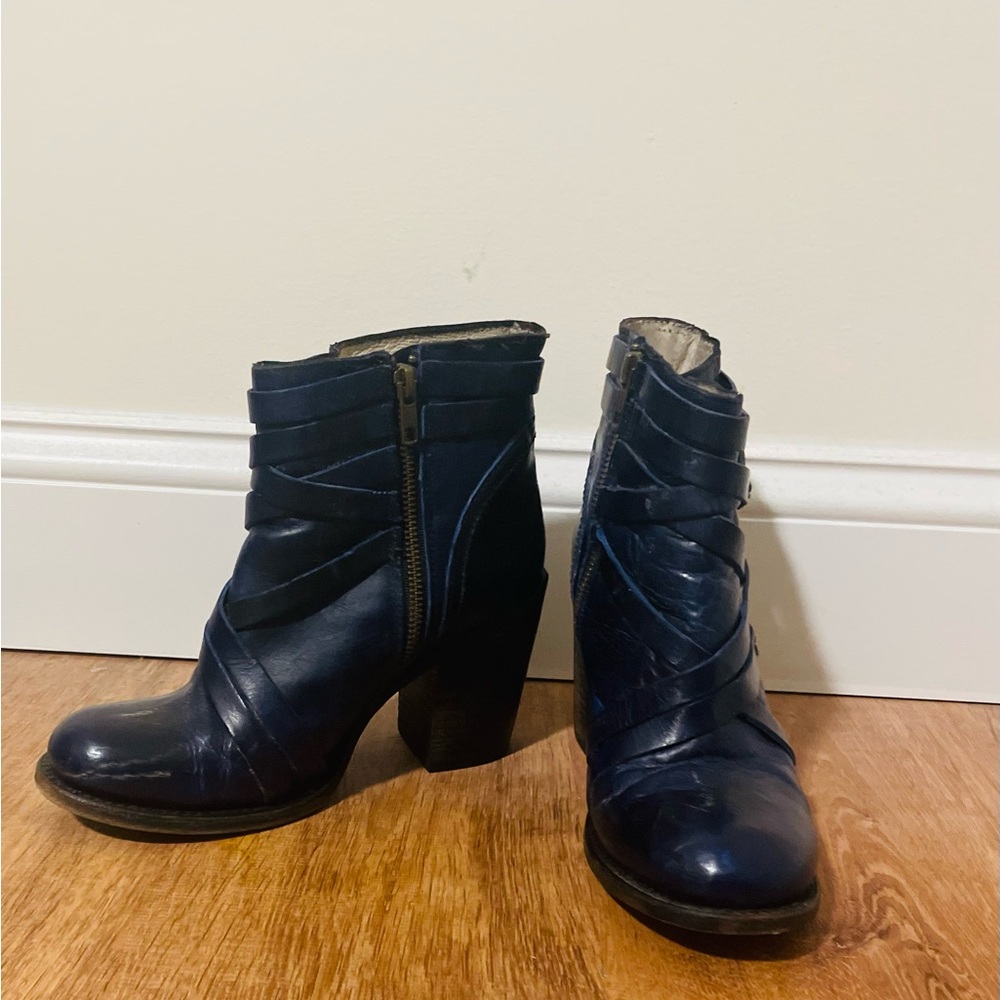 Freebird by Steven Dark Blue Ankle Boots Gem 8 EUC